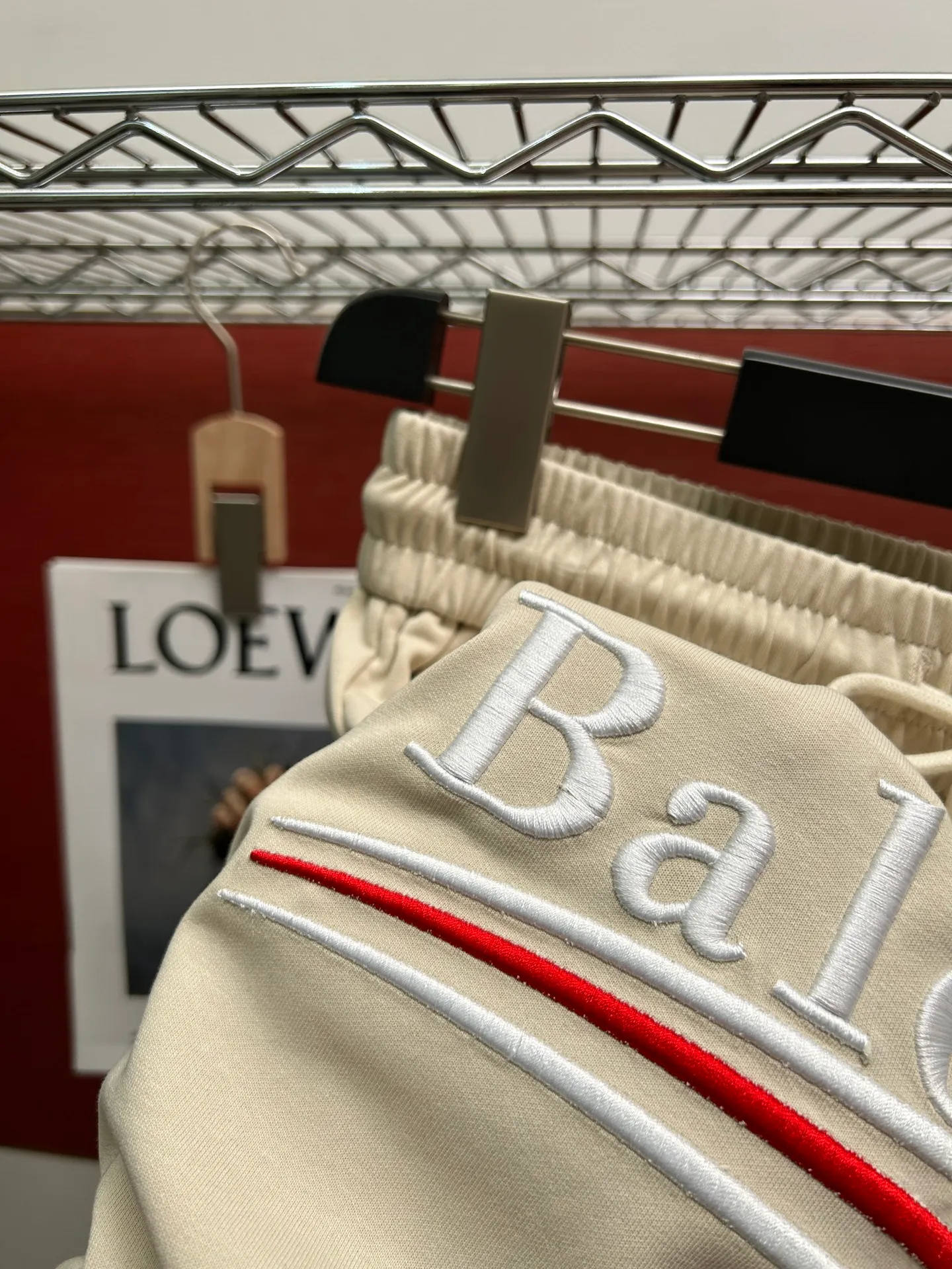 Balenciaga's three-standard complete 2026 summer New Arrival men's casual shorts, advanced custom-made Breathable fabric, Breathable fabric, extremely stretchy and comfortable, impeccable details, top-grade accessories, original logo design concept, delicate and soft feel! The upper body fit is awesome! Size: M-XXXL Please state your height and weight when ordering